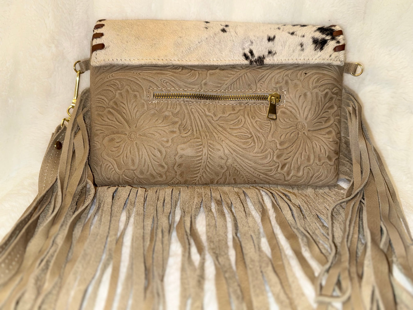 Arena Blanca Fringe Clutch