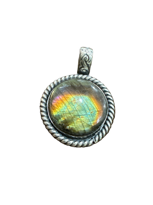 Fly Me to the Moon – Labradorite Pendant 🌕