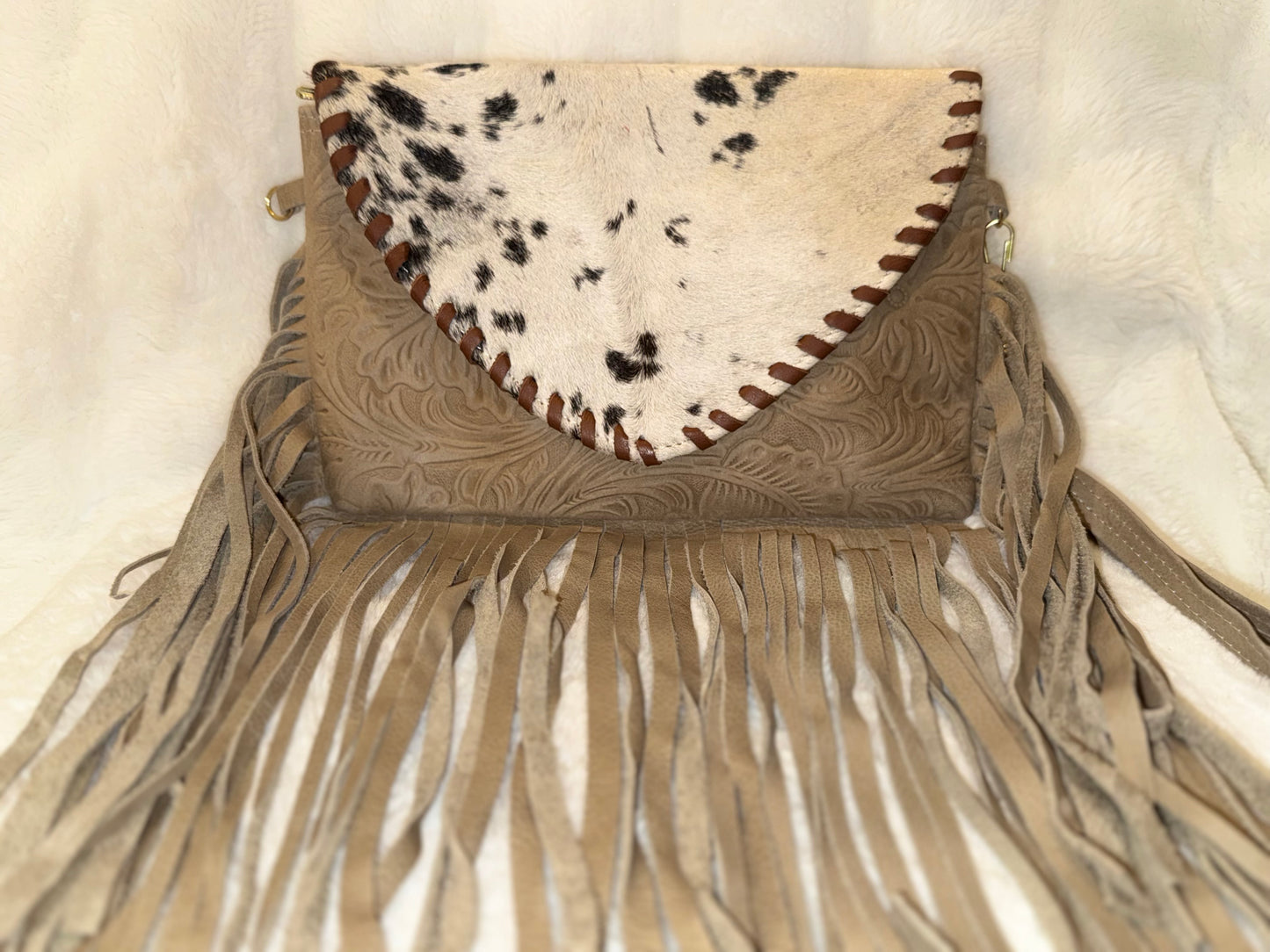 Arena Blanca Fringe Clutch