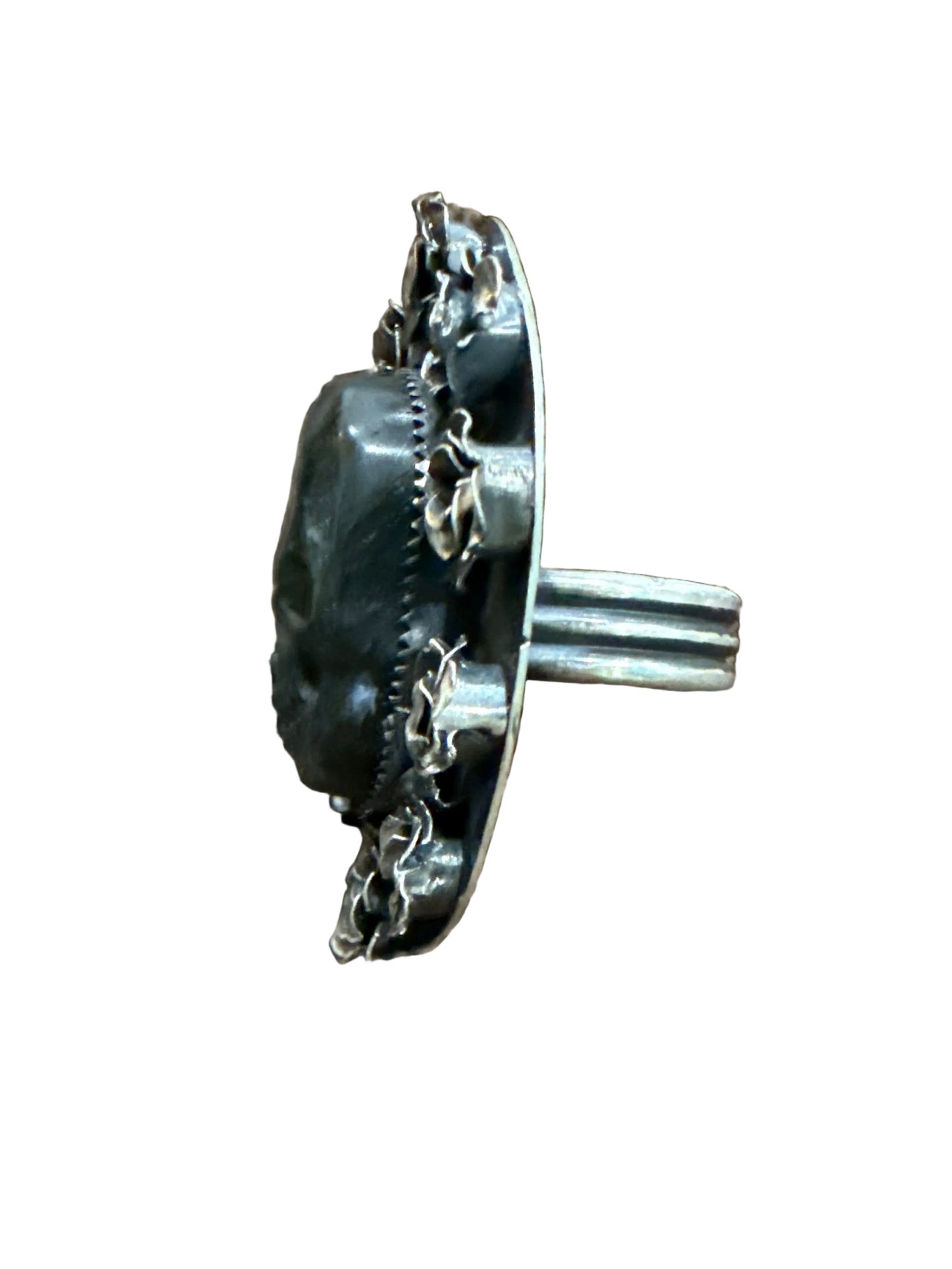 Luna Muerta – Labradorite Ring 🌕💀