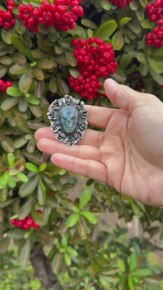 Luna Muerta – Labradorite Ring 🌕💀
